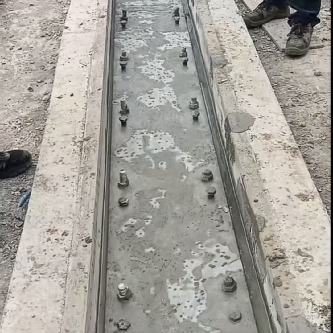 翁源港口码头起重机龙门吊重型机械设备稳固用早强快凝轨道胶泥